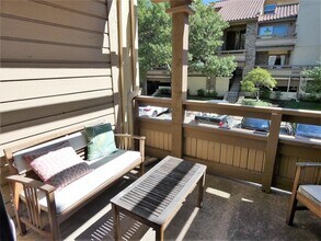 7640 W Greenway Blvd, Unit 2D in Dallas, TX - Building Photo - Building Photo