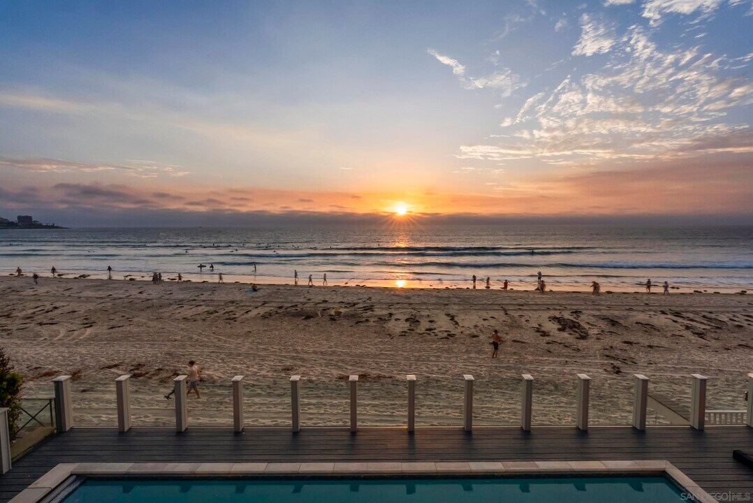 8510 El Paseo Grande in San Diego, CA - Building Photo