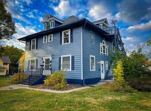 3721 Cottage Grove Ave in Des Moines, IA - Building Photo - Building Photo