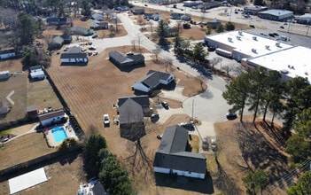 Devonwood Apartments in Fayetteville, NC - Building Photo - Building Photo
