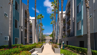 Del Mar Ridge Apartments