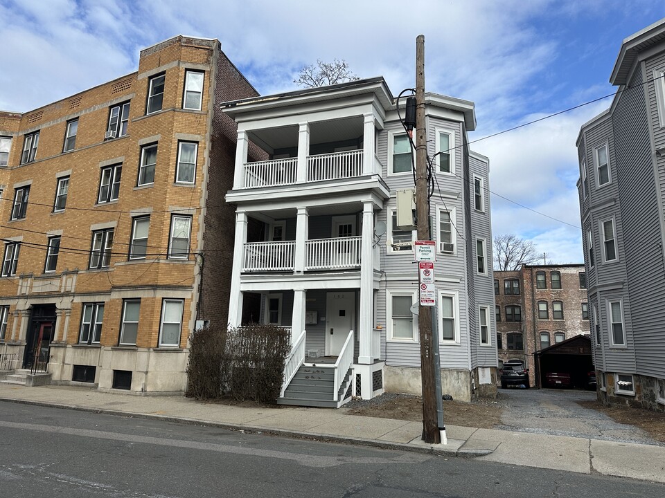 162 Kelton St, Unit 2 in Boston, MA - Building Photo