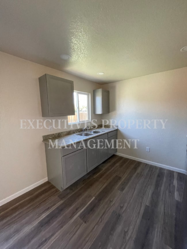 1690 Stretch Rd in Merced, CA - Building Photo - Building Photo
