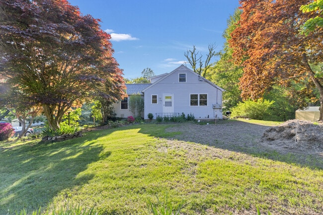 property at 1552 Norwich-New London Turnpike