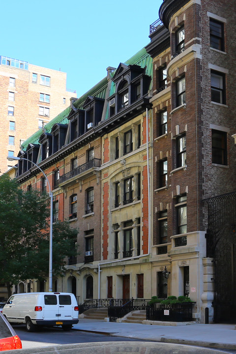 5 W 73rd St in New York, NY - Building Photo