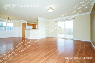 1558 NW Almond Loop in Oak Harbor, WA - Building Photo - Building Photo
