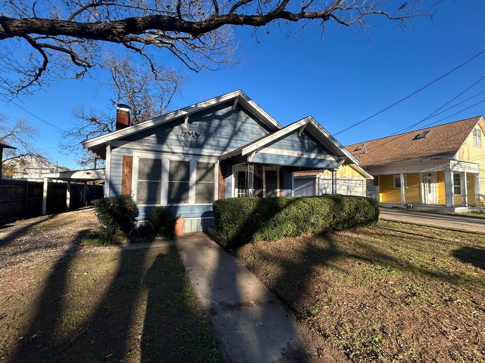 1616 S 9th St in Waco, TX - Building Photo