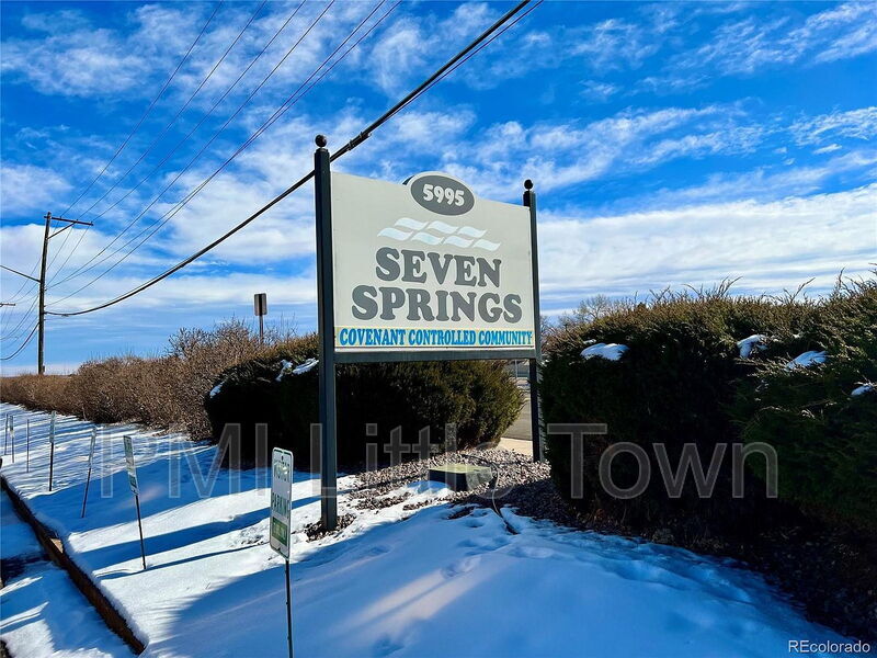 5995 W Hampden Ave in Denver, CO - Foto de edificio