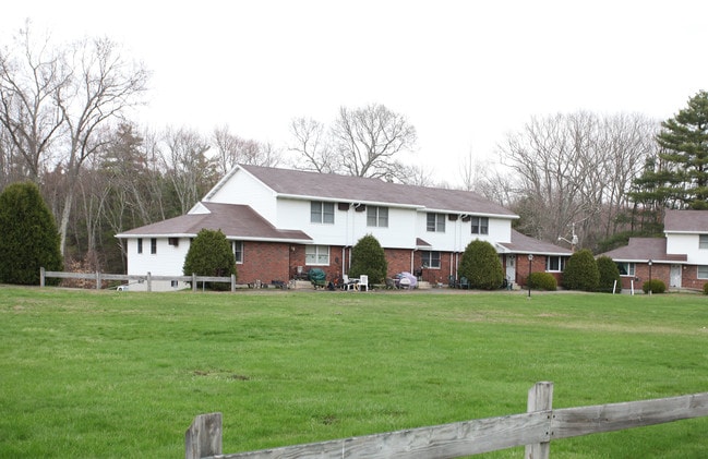 Indian Ridge in Jewett City, CT - Building Photo - Building Photo