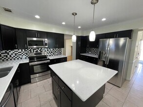 3917 Larchwood Dr in Virginia Beach, VA - Building Photo - Building Photo