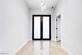 450 Mercedes Ct in Lehigh Acres, FL - Building Photo - Building Photo