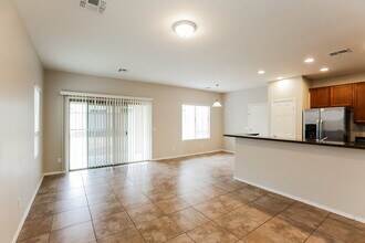 5005 W Fawn Dr in Phoenix, AZ - Foto de edificio - Building Photo