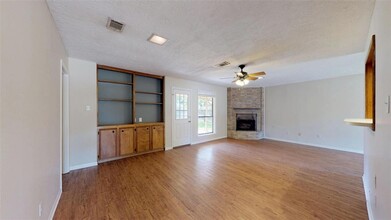 2812 Adrienne Dr in College Station, TX - Building Photo - Building Photo
