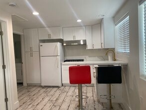 232 W Alameda Ave in Burbank, CA - Building Photo - Building Photo