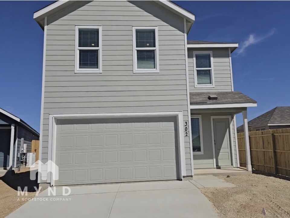 302 Gadwall Ave in Marion, TX - Foto de edificio