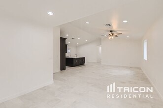 2748 E Pueblo Ave in Phoenix, AZ - Building Photo - Building Photo