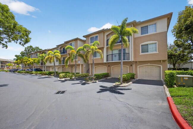 1100 Crestwood Ct S in Royal Palm Beach, FL - Building Photo - Building Photo