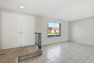 1628 E Logan Dr in Tempe, AZ - Foto de edificio - Building Photo