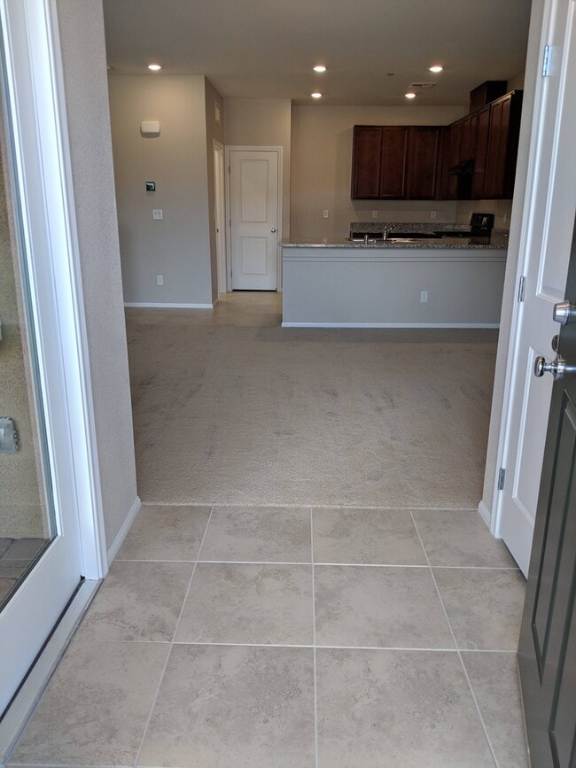 2860 Alenga St in Henderson, NV - Building Photo - Building Photo