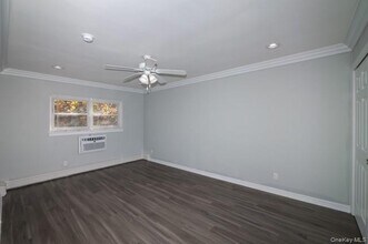 92 S Clinton Ave in Bay Shore, NY - Building Photo - Building Photo