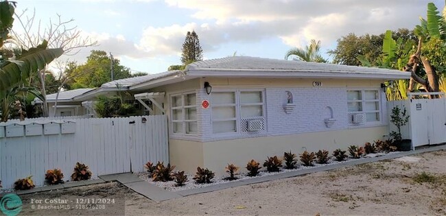 737 NE 16th Ave in Fort Lauderdale, FL - Building Photo - Building Photo