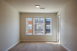 Holly38 in Denver, CO - Foto de edificio - Interior Photo