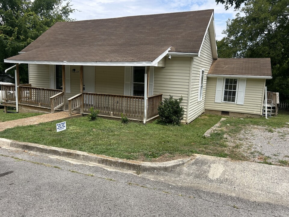 129 Brookside Dr in Fayetteville, TN - Foto de edificio