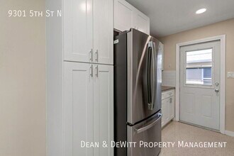 9301 5th St N in St. Petersburg, FL - Building Photo - Building Photo