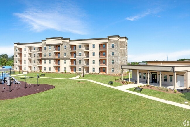 Joy Park Luxury Apartments in Kathleen, GA - Foto de edificio - Building Photo