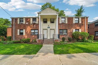 Summit Gardens in Hackensack, NJ - Foto de edificio - Building Photo