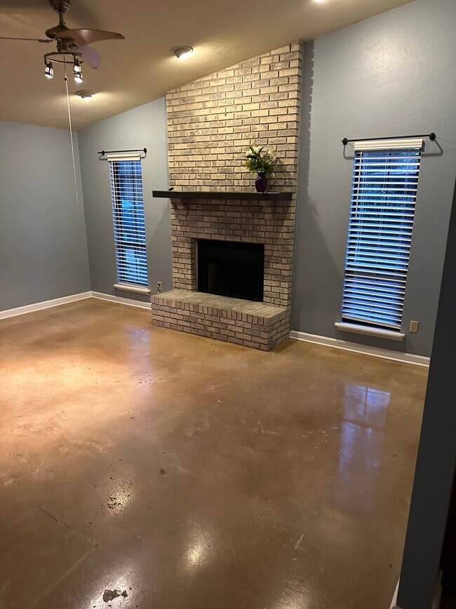 2545 Panther Creek Rd in Tallahassee, FL - Building Photo - Building Photo