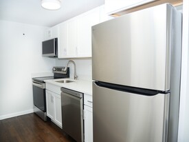 43 Carlton St, Unit 6 in Brookline, MA - Building Photo