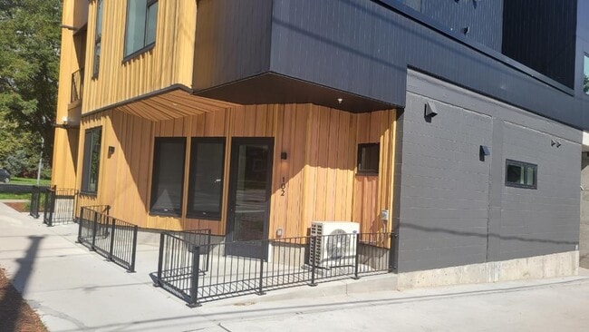 1601 Park Ave, Unit #102 in Denver, CO - Foto de edificio - Building Photo