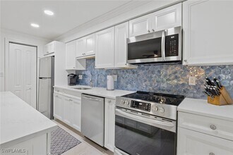 960 7th St S in Naples, FL - Building Photo - Building Photo