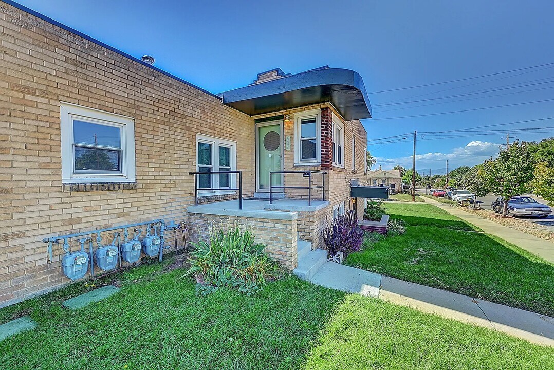 3046 Bruce Randolph Ave, Unit 3046 in Denver, CO - Foto de edificio