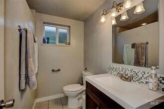 5603 Centerbrook Dr in Boise, ID - Building Photo - Building Photo