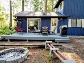 11415 Leschi Cir in Anderson Island, WA - Building Photo - Building Photo