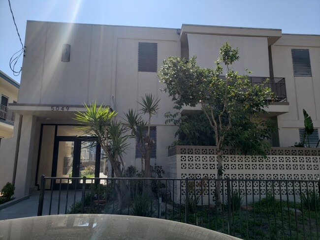 5049 Denny Ave, Unit 7