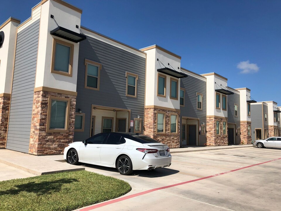 306 S 25th St, Unit P5 in Hidalgo, TX - Foto de edificio