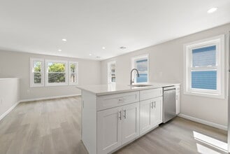 30 New St, Unit 2 in Montclair, NJ - Foto de edificio - Building Photo