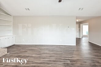 8222 Streamside Dr in Houston, TX - Building Photo - Building Photo