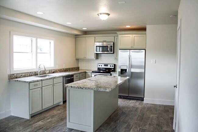 1624 Sealy Ave in Galveston, TX - Building Photo - Building Photo