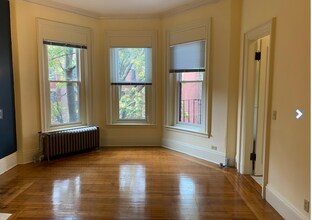 373 Commonwealth Ave in Boston, MA - Foto de edificio - Building Photo