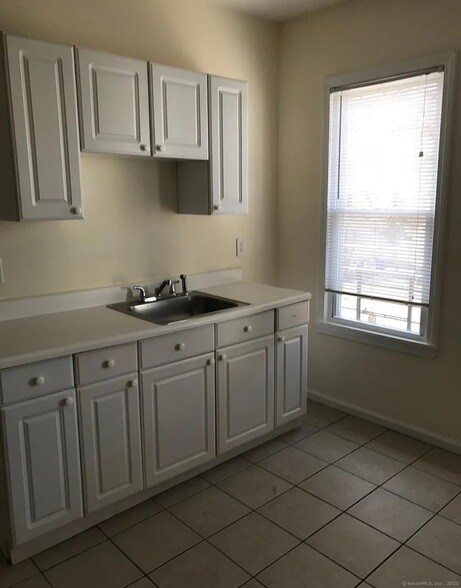 303 Poplar St in Bridgeport, CT - Building Photo