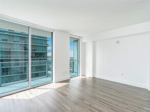 1100 S Miami Ave, Unit 3505 in Miami, FL - Building Photo - Building Photo