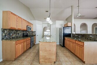 744 Westcliffe Dr in Winter Garden, FL - Foto de edificio - Building Photo