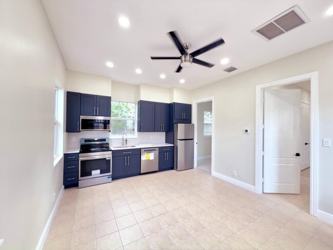 200 W Bay Cedar Cir in Jupiter, FL - Building Photo - Building Photo