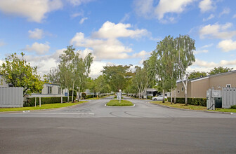 Cape Cod Village in Sunnyvale, CA - Building Photo - Primary Photo