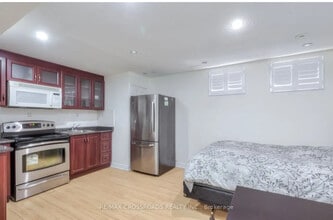 23 Wilkes Cres in Toronto, ON - Building Photo - Building Photo