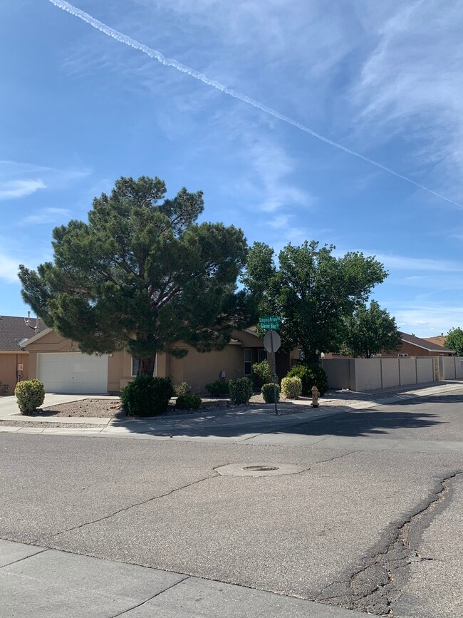 11623 Singing Arrow Rd SE in Albuquerque, NM - Building Photo - Building Photo
